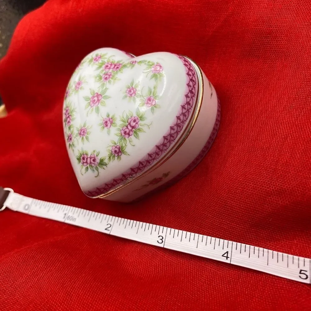 Lefton China hand painted vintage heart trinket container with lid